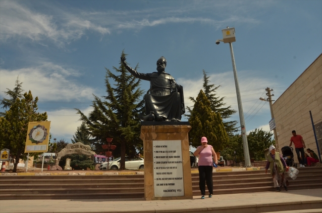 Hoşgörünün merkezi Hacı Bektaşi Veli Külliyesi'ne yoğun ilgi
